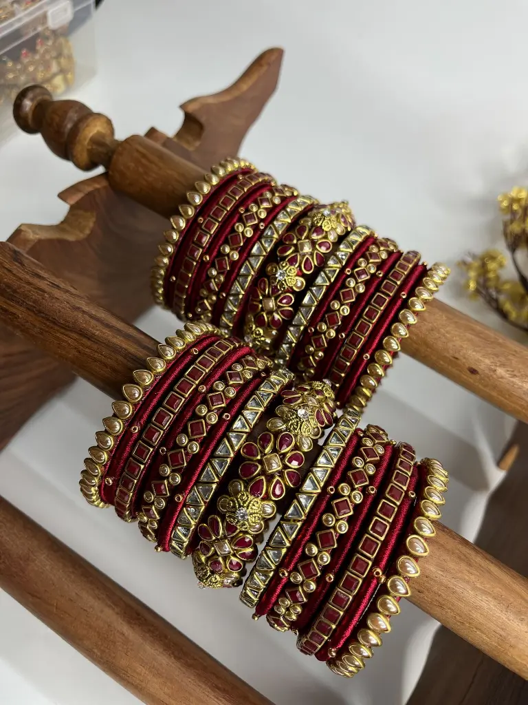 red-maroon-antique-gold-kundan-bangle-set-12.webp