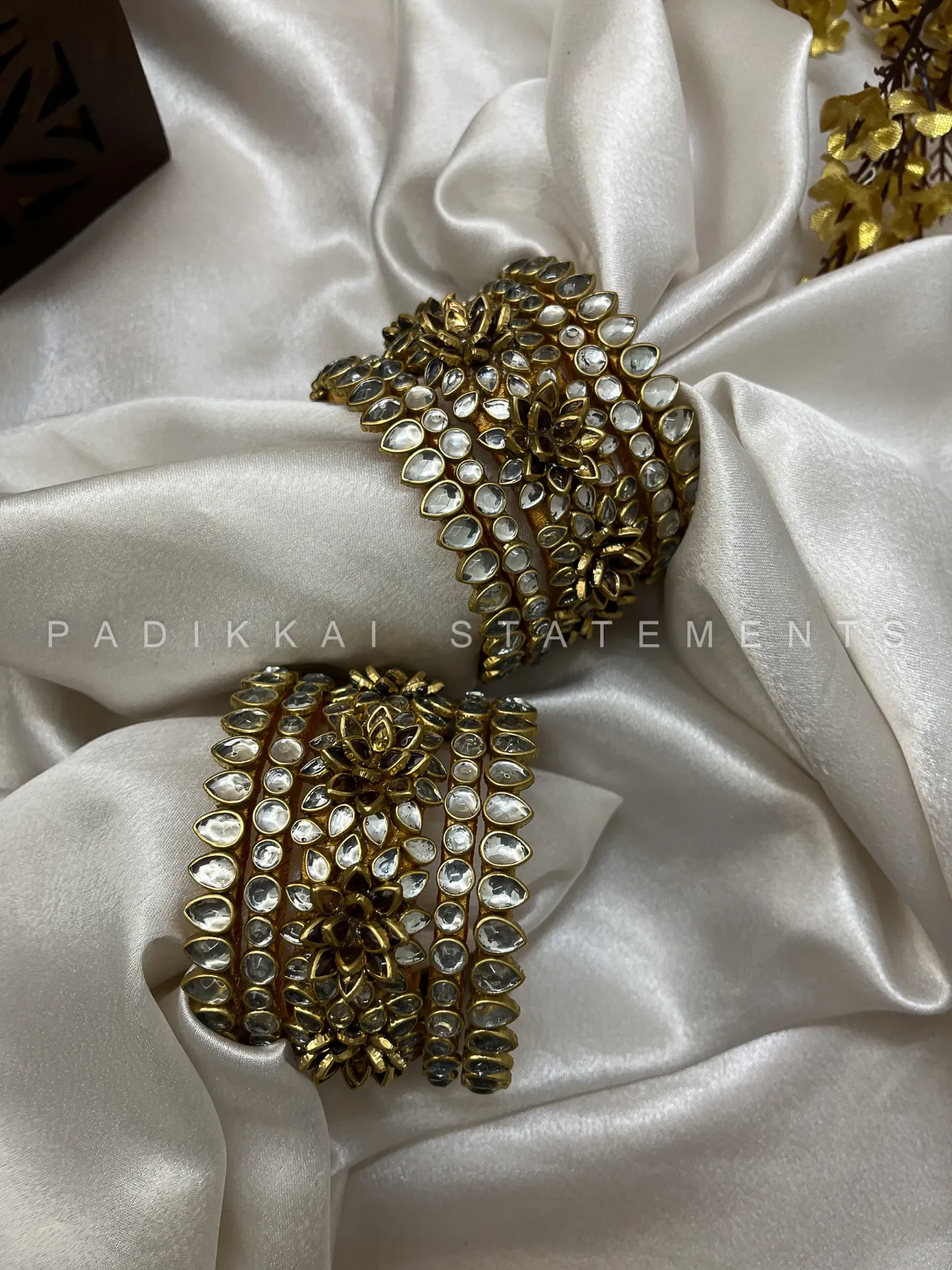 Ivory Aura Floral Kundan Set - Ivory and Gold | Padikkai