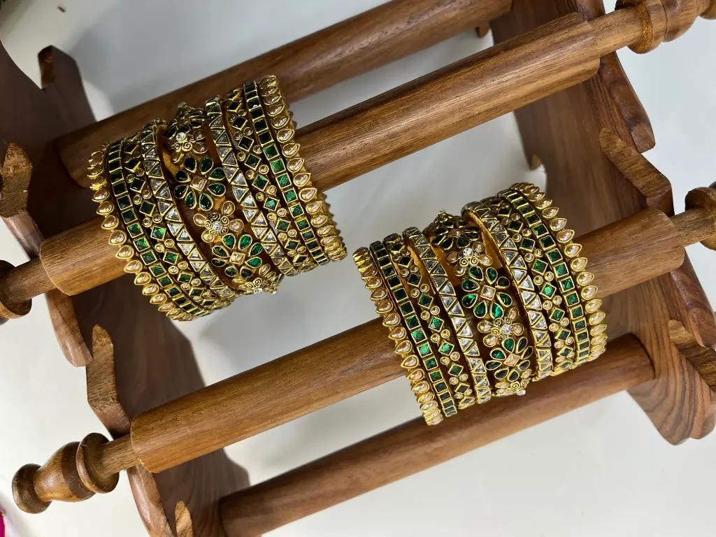 Victorian Emerald Green Kundan Bridal Bangle Set | Bride – Emerald Green & Gold Pearl | Padikkai (2.2)