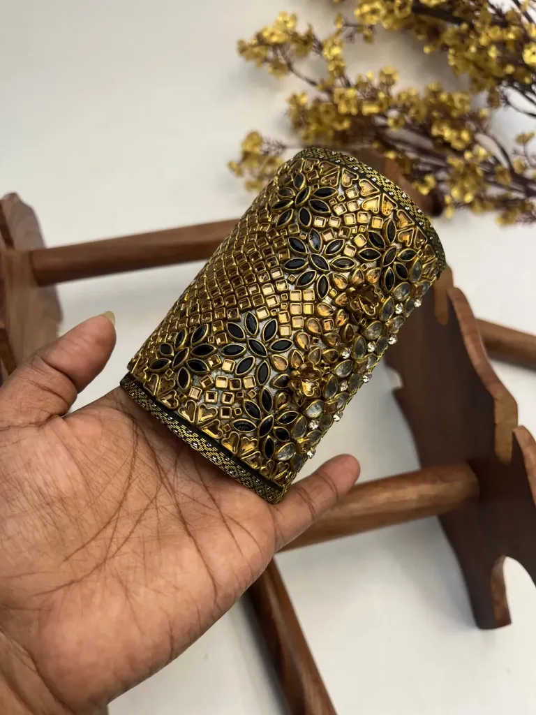 Kaala pon Kundan Cuff – Black and Gold | Padikkai